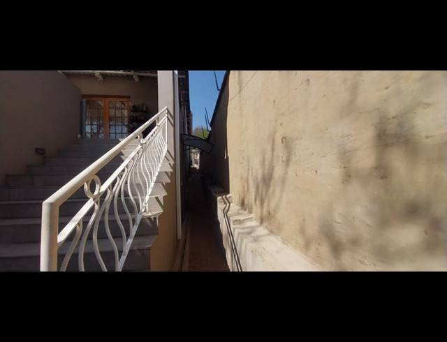 3 BEDROOM HOUSE FOR SALE IN KENSINGTON